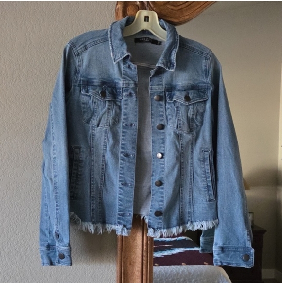 Max Jeans Light Blue Denim Jacket with Frayed Hem - Picture 2 of 5
